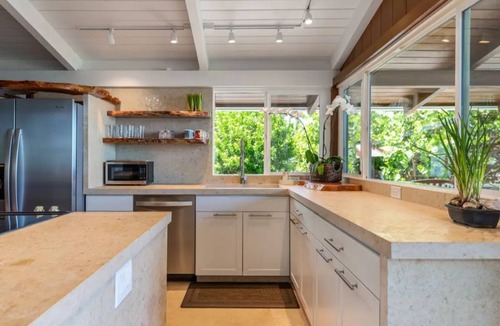 Kahaluu Bay House | LUXURY/MOST POPULAR SNORKELING & SURFING BEACH ! Turtles!