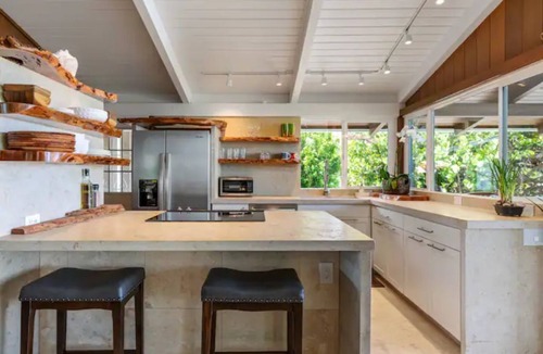 Kahaluu Bay House | LUXURY/MOST POPULAR SNORKELING & SURFING BEACH ! Turtles!