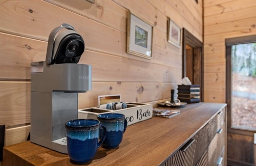 Epworth Cabin | Luxury Mountain Cabin for Families & Groups | 4 King Bedrooms + Hot Tub