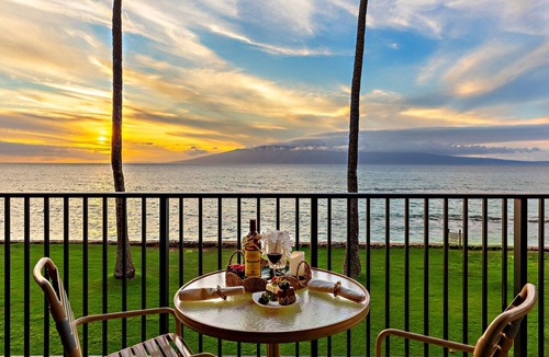 Honokowai Apartment | Luxury oceanfront studio with spacious lanai