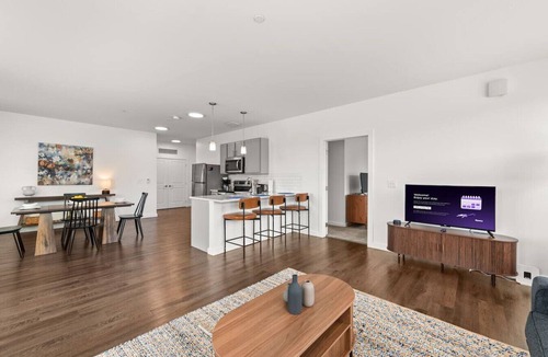 Hough Apartment | Luxury Stay Near Cleveland Clinic & Attractions