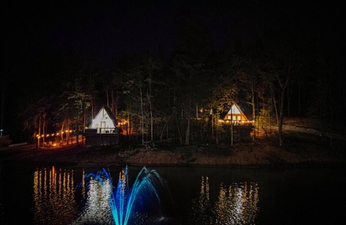 Campton Cabin | Luxury Tiny Cabin on Pond w/Hot Tub, Loft & Resort Game Room – 20 Mins to Red River Gorge