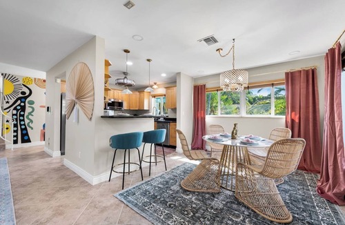 South Corals House | Luxury Villa I Pool, Jacuzzi, Cinema & Game Room