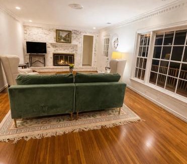 Mullins House | Macknolia Manor