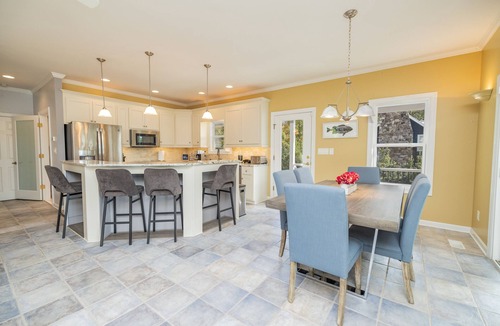 Morristown House | MAIN LAKE VIEWS - Fire Pit - Kayaks, SUPs - Pool Table - Bikes