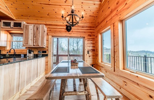 Boomer Cabin | Majestic Oasis - Stunning views, hot tub, fireplace, outdoor fire pit, Wi-Fi