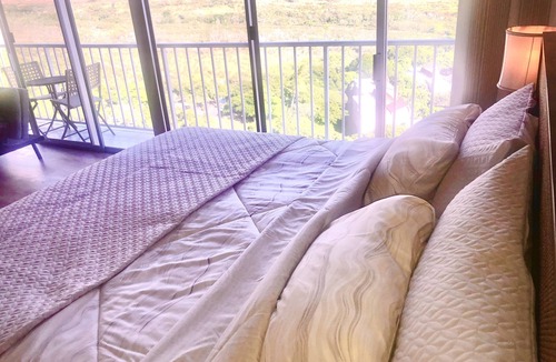 Makaha Condo | Makaha Valley One Bedroom Condo Ocean & Mountains Views, walk to the Beach