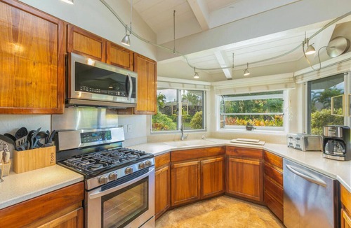 Princeville House | Mala Hale: Elegant Gardenview Home w/Spa, AC, & Serene Lanai w/BBQ - Mala Hale