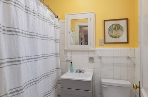 Fletcher House | May Acres Cottage -South Asheville amidst 15 acres with sunrise & mountain views