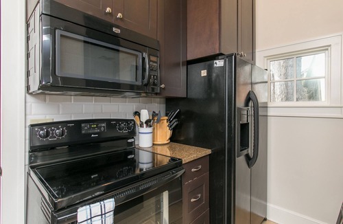 Midtown Apartment | Midtown Carriage House/Walk to Piedmont Park