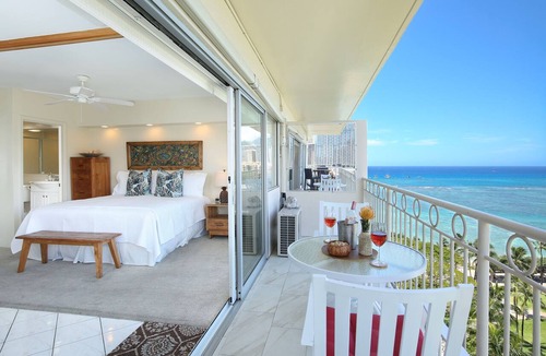 Waikiki Condo | Million-Dollar Ocean Views! Steps from Beach! Full Kitchen