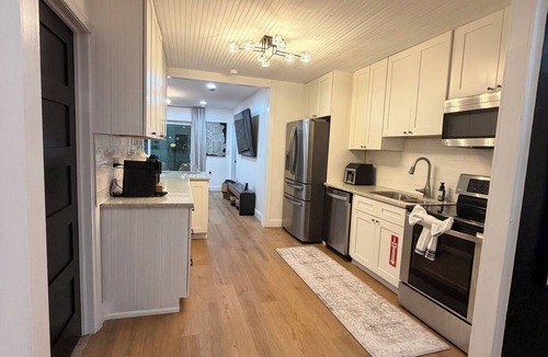 North Andrews Gardens House | Modern 3BR Pool Oasis - Minutes to Beach & FLL