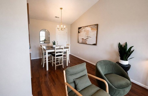 Murraysville House | Modern Coastal Home | Minutes to Beach & Downtown!