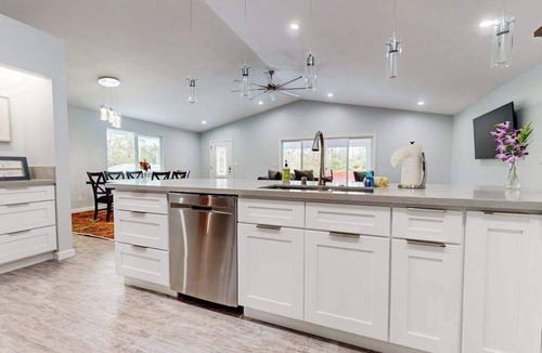 Orchidlands Estates House | Modern Dog-Friendly Keaau Oasis on 2 Acres with Patio & W/D