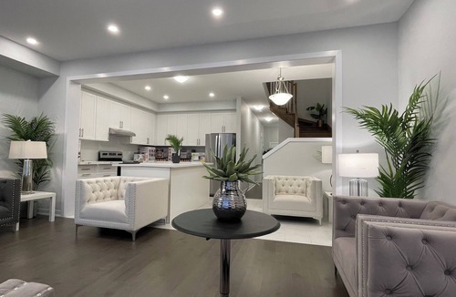 Markham House | Modern Elegant Full Townhouse In Prestigious UnionVilla, Augus Glen Community