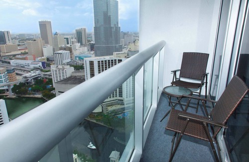 Downtown Miami Apartment | Modern Glass Shower Suite | Central Brickell