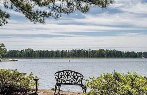 Olivia House | Modern Lakefront Retreat - 3br 2ba