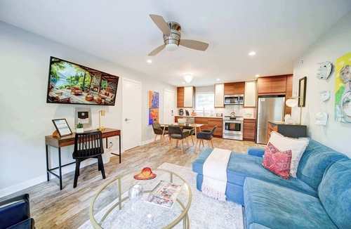 Cherry Condo | Modern Myers Park 1BR · Ground Floor · Free Parking · near Atrium CMC & Uptown