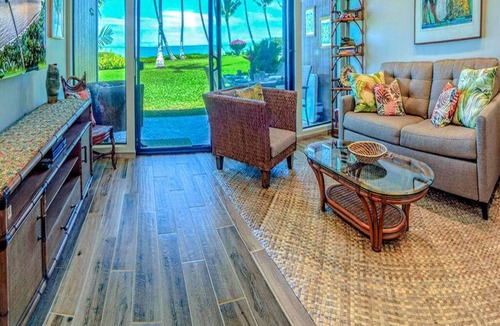 Kaunakakai Condo | Modern Oceanfront W/Lanai and WiFi–Molokai Shores