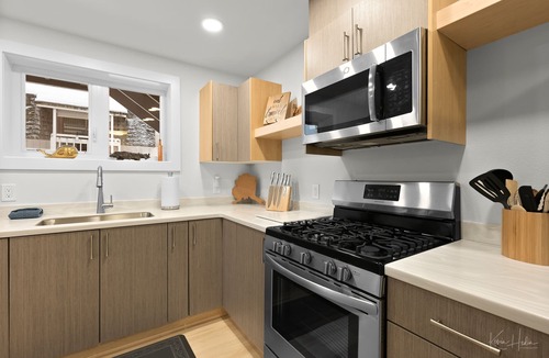 South Addition House | Modern, Spotless Anchorage Retreat Walkable, Quiet, and Perfect for Families