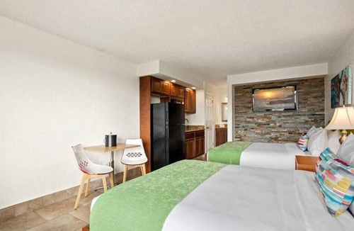 Historic Downtown Kissimmee Hotel | Modern Suite Close to Medieval Times and Capone's Dinner Show