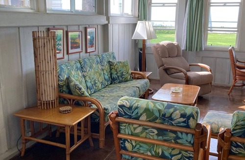 Mokuleia House | Mokuleia Classic Hawaiian-Style Beachhouse - Beautiful & Private Beachfront Home
