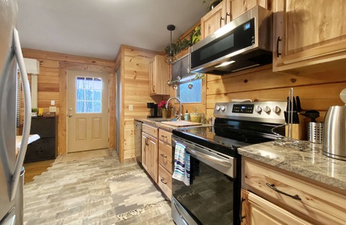 Sylva Cabin | Moonlight Ridge - a wonderful little log cabin on 4 wooded acres