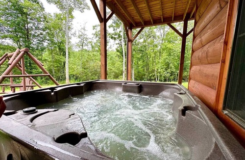 Mount Airy Cabin | Mountain cabin Mount Airy, NC w/5 master bedrooms