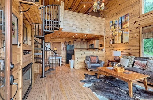 Bryson City Cabin | MOUNTAIN CABIN, VIEWS, HOT TUB, FIRE PIT