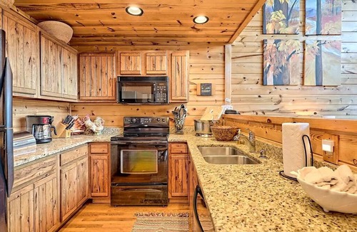 Bryson City Cabin | MOUNTAIN CABIN, VIEWS, HOT TUB, FIRE PIT