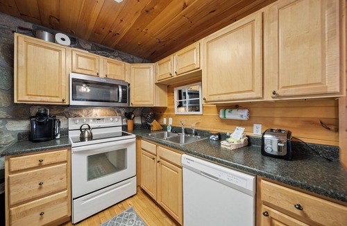 Charter Hills House | Mountain Stone Cabin by Creek with Hot Tub; 7 Mins to Skiing & Hiking