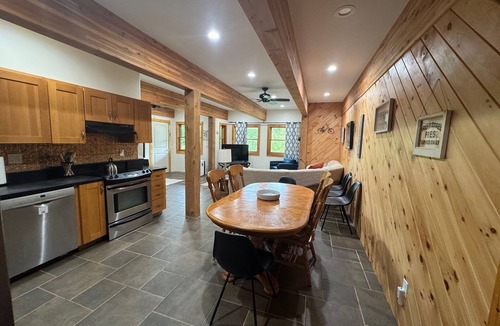 Carrabassett Valley Apartment | Mountain View 3-bedroom apartment in Carrabassett Valley 10 minutes to Sugarloaf