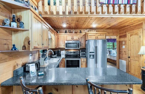 Ridgeline Vistas Cabin | Mountain View Cabin w/Hot Tub & Game Room
