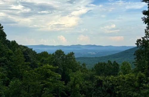 Walnut Mountain Cabin | Mountain View Cabin with Hot Tub, Game Room & Resort Pool