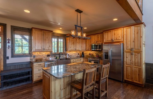 Elk Park Cabin | Mountain View Lodge at Eagles Nest - Hot Tub! Amazing Views! Covered deck with fireplace!