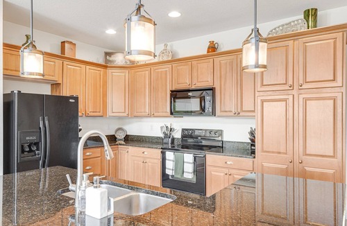 Wolf Laurel House | Mountain Views - Hot Tub - Firepit - Gameroom - Near Blue Ridge Parkway & AVL