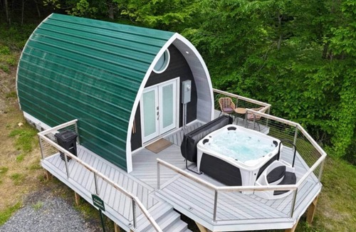 Bakersville House | Mountains - Romantic, Hot Tub, Campfire, Green