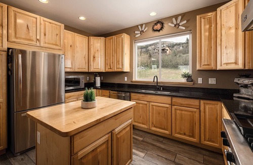 Rabbit Creek House | Mountainside Manor: 12-guest, Pet-Friendly, with Theater, Game Room, & Hot Tub!