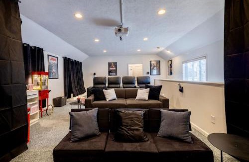 Tremont House | Movie Theater-Game Room-Parking-Heart Of Cleveland