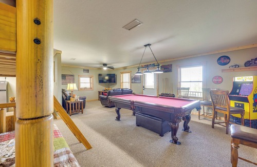 Unaka Cabin | Murphy Mountain Retreat w/Views & Pool Table