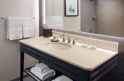 Durham Hotel | Near RDU Airport + Free Shuttle, Pool, & Dining
