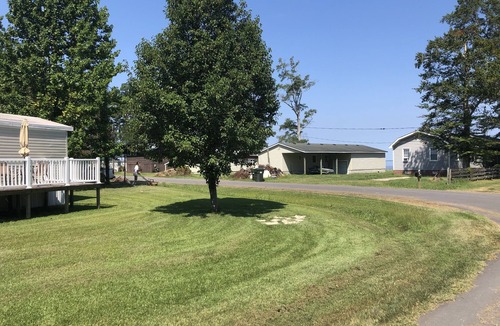 Columbia House | Near the water and close to a boat ramp