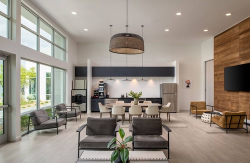 Enterprise Apartment | New 1 Bedroom Modern Serviced Apt Near Strip - Perfect for Business Travelers