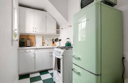 Harleston Village Apartment | NEW 1BR Charming Guesthouse Near King St Walk to Historic District 30+ Stays
