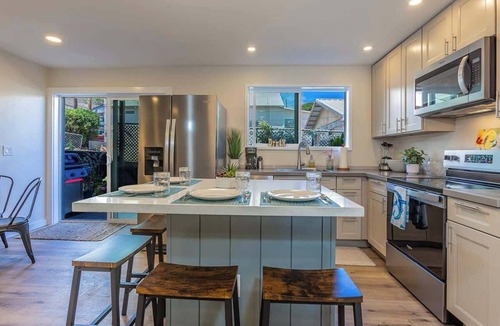 Wailuku Apartment | NEW! Authentic Maui Stay – 3BR Duplex, Sleeps 8