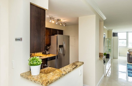 Galt Mile Condo | NEW Beach and Ocean Front Condo 3BR with Pool and Tiki Bar. Sleep 12
