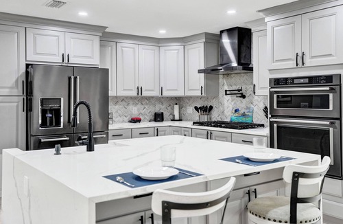 Sunset House | NEW Casa Brisa - Sunlit Family Haven Near Cruise Port & Hard Rock Hotel