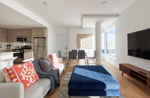 Hoboken Apartment | NEW Fab 4 BR - Outdoor Deck - gym - Mins to NYC