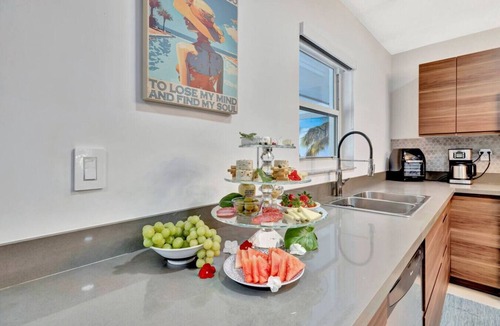 Fort Lauderdale House | New Family Villa, Heated Pool, Playground, Fire Pit near Beach.