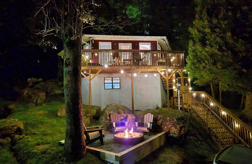 Beech Mountain Ski Chalet | New Kitchen! ‖ Hot Tub coming August 7th! ‖ 2 Mins to Slopes ‖ Paved Road Access